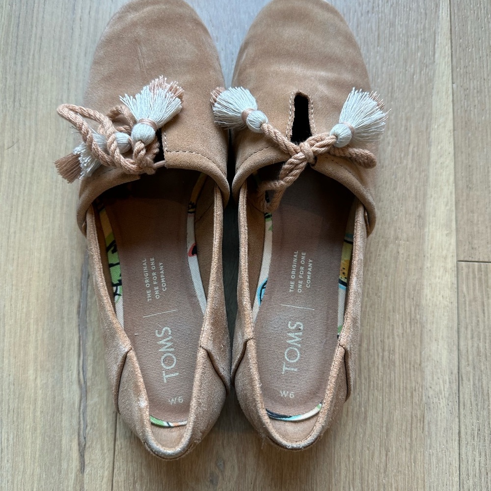 TOMS Women's Brown Tassel Loafers